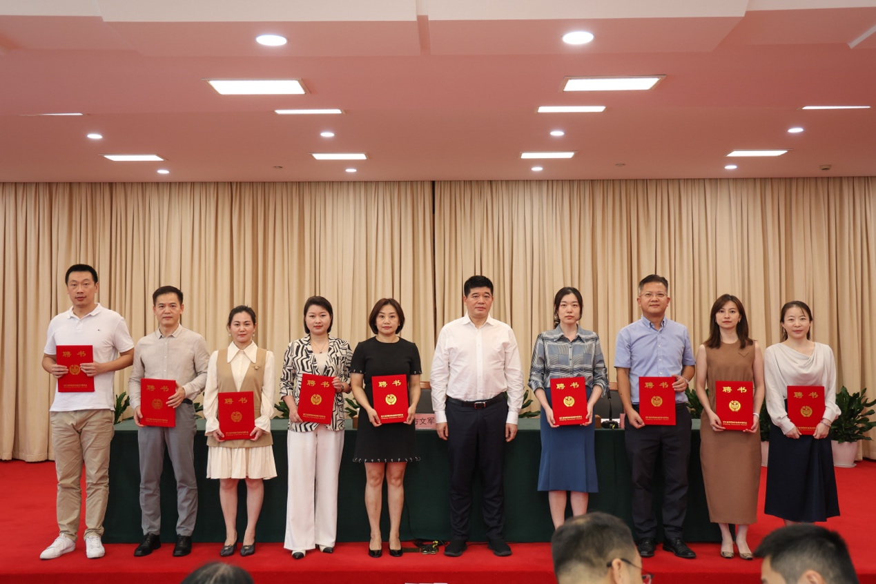 曹倩律师参加调解员聘书授予活动